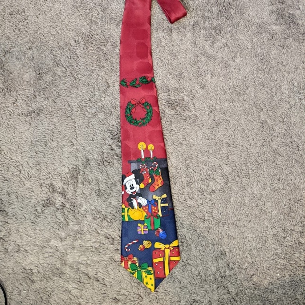 VTG 90's Mickey Unlimited Red Mickey Mouse Christmas Tie In excellent condition.